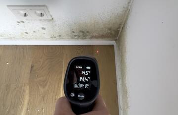 Schimmelpilz-Inspektion: Wärmebildaufnahme einer feuchten Wandecke
